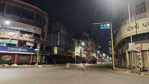 पंजाब: बढ़ते कोरोना संक्रमण के बीच सरकार ने 30 अप्रैल तक लागू किया नाइट कर्फ्यू पंजाब: बढ़ते कोरोना संक्रमण के बीच सरकार ने 30 अप्रैल तक लागू किया नाइट कर्फ्यू