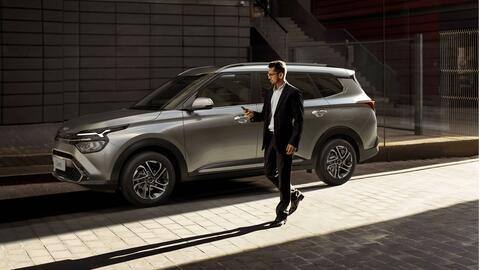 किआ कैरेंस और मारुति अर्टिगा जैसी MPVs पर चल रहा 10 महीने तक का वेटिंग पीरियड किआ कैरेंस और मारुति अर्टिगा जैसी MPVs पर चल रहा 10 महीने तक का वेटिंग पीरियड