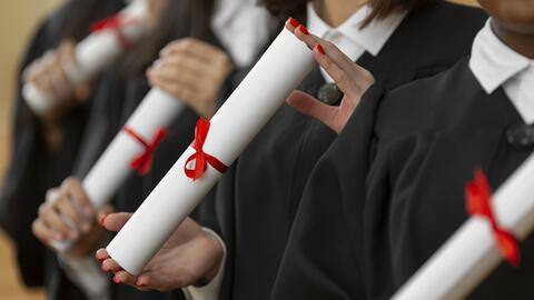 अब चार वर्ष के ग्रेजुएशन कोर्स के बाद सीधे PhD कर सकेंगे छात्र अब चार वर्ष के ग्रेजुएशन कोर्स के बाद सीधे PhD कर सकेंगे छात्र