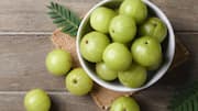 कच्चा, जूस या मुरब्बा बनाकर? जानिए आंवला खाने का सबसे सेहतमंद तरीका