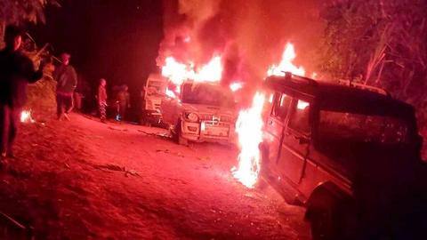 नागालैंड: सुरक्षाबलों की फायरिंग में आम लोगों की मौत के मामले में अब तक क्या-क्या हुआ? नागालैंड: सुरक्षाबलों की फायरिंग में आम लोगों की मौत के मामले में अब तक क्या-क्या हुआ?