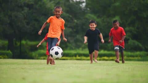 गर्मियों की छुट्टियों के दौरान बच्चों के रूटीन में शामिल करें ये मजेदार गतिविधियां गर्मियों की छुट्टियों के दौरान बच्चों के रूटीन में शामिल करें ये मजेदार गतिविधियां