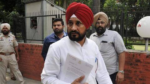 पंजाब: चन्नी सरकार छोटे और सीमांत किसानों का 2 लाख तक का कर्ज करेगी माफ पंजाब: चन्नी सरकार छोटे और सीमांत किसानों का 2 लाख तक का कर्ज करेगी माफ