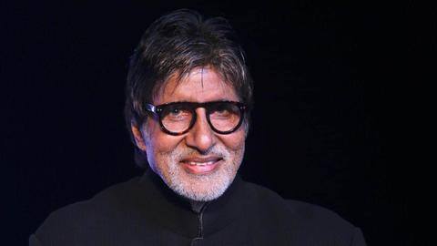अमिताभ बच्चन ने परिवार के साथ लगवाई कोरोना वायरस वैक्सीन की पहली डोज अमिताभ बच्चन ने परिवार के साथ लगवाई कोरोना वायरस वैक्सीन की पहली डोज