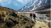 अकेले ट्रेकिंग करने से पहले अपनाएं ये 5 सावधानियां, सुरक्षित रहेगा आपका सफर