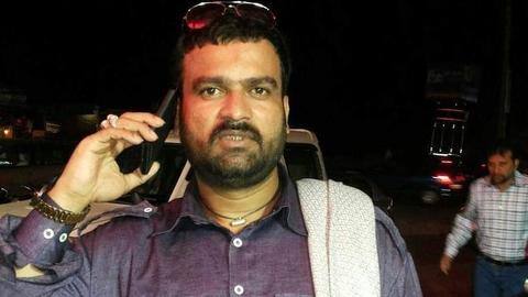 हैदराबाद: दिनदहाड़े बीच सड़क पर AIMIM नेता की हत्या, ओवैसी के गढ़ में हुई घटना हैदराबाद: दिनदहाड़े बीच सड़क पर AIMIM नेता की हत्या, ओवैसी के गढ़ में हुई घटना