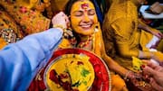 हल्दी समारोह के लिए महिलाएं अपनाएं ये फैशन टिप्स, लगेंगी बेहद खूबसूरत