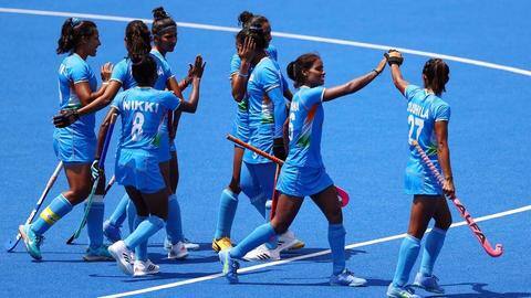 टोक्यो ओलंपिक: ऑस्ट्रेलिया को हराकर इतिहास में पहली बार सेमीफाइनल में पहुंची भारतीय महिला हॉकी टीम टोक्यो ओलंपिक: ऑस्ट्रेलिया को हराकर इतिहास में पहली बार सेमीफाइनल में पहुंची भारतीय महिला हॉकी टीम