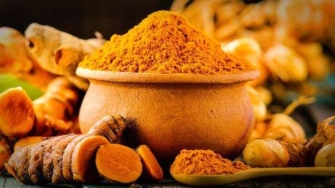 बाजार के हल्दी पाउडर की शुद्धता जांचने के लिए अपनाएं ये तरीके बाजार के हल्दी पाउडर की शुद्धता जांचने के लिए अपनाएं ये तरीके