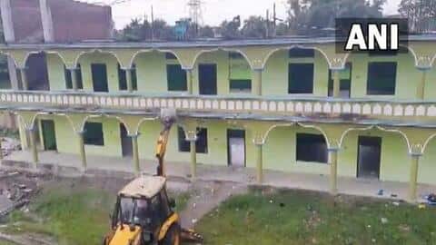 असम: अलकायदा से कनेक्शन सामने आने के बाद तोड़ा गया मदरसा, बुलडोजर चला असम: अलकायदा से कनेक्शन सामने आने के बाद तोड़ा गया मदरसा, बुलडोजर चला
