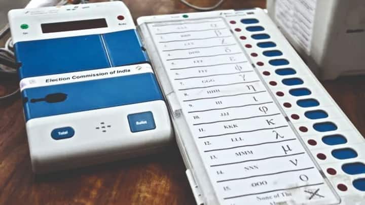 #NewsBytesExplainer: मतदान से मतगणना तक EVM के साथ क्या होता है, कितनी सुरक्षा में रखी जाती है?