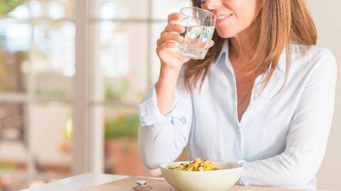 40 साल की उम्र के बाद न करें इन चीजों का सेवन 40 साल की उम्र के बाद न करें इन चीजों का सेवन