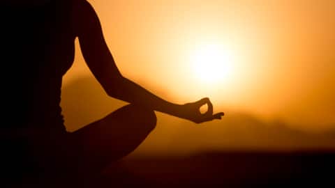 जानिए आकाश मुद्रा के अभ्यास का तरीका, इसके लाभ और अन्य महत्वपूर्ण बातें जानिए आकाश मुद्रा के अभ्यास का तरीका, इसके लाभ और अन्य महत्वपूर्ण बातें