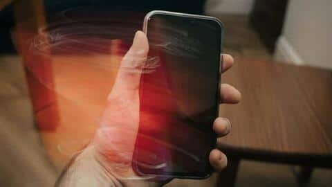 फ्लाइट के दौरान इंडिगो पैसेंजर के फोन में लगी आग, खराब बैटरी बनी वजह फ्लाइट के दौरान इंडिगो पैसेंजर के फोन में लगी आग, खराब बैटरी बनी वजह
