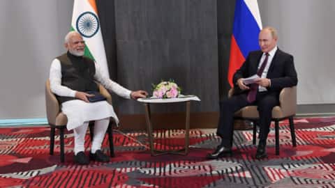 SCO सम्मेलन में मोदी और पुतिन की मुलाकात, प्रधानमंत्री बोले- आज का युग युद्ध का नहीं SCO सम्मेलन में मोदी और पुतिन की मुलाकात, प्रधानमंत्री बोले- आज का युग युद्ध का नहीं