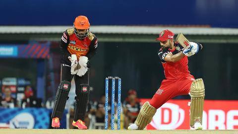 SRH बनाम RCB: मैक्सवेल ने लगाया अर्धशतक, बैंगलोर ने दिया 150 रनों का लक्ष्य SRH बनाम RCB: मैक्सवेल ने लगाया अर्धशतक, बैंगलोर ने दिया 150 रनों का लक्ष्य