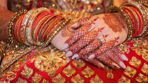 उत्तर प्रदेश: शराब पीकर पहुंचा दूल्हा तो दुल्हन ने शादी से इनकार किया, बारात बंधक बनाई उत्तर प्रदेश: शराब पीकर पहुंचा दूल्हा तो दुल्हन ने शादी से इनकार किया, बारात बंधक बनाई