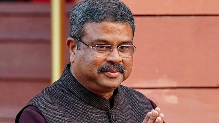 धर्मेंद्र प्रधान ने जंतर-मंतर में प्रदर्शनकारियों को टुकड़े-टुकड़े गैंग बताया, राहुल गांधी पर भी निशाना साधा