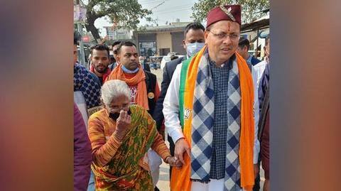 उत्तराखंड के मुख्यमंत्री पुष्कर धामी ने किया आचार संहिता का उल्लंगन, पत्नी पर भी आरोप उत्तराखंड के मुख्यमंत्री पुष्कर धामी ने किया आचार संहिता का उल्लंगन, पत्नी पर भी आरोप