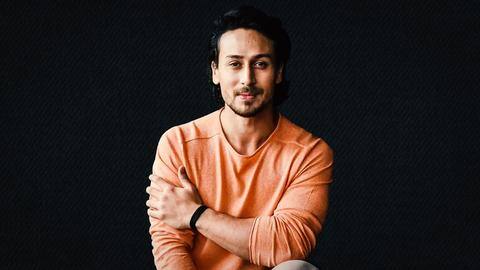 टाइगर श्रॉफ ने मुंबई में खरीदा आलीशान घर, घरवाले भी हुए नए घर में शिफ्ट टाइगर श्रॉफ ने मुंबई में खरीदा आलीशान घर, घरवाले भी हुए नए घर में शिफ्ट