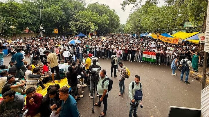 दिल्ली जंतर-मंतर विरोध प्रदर्शन: प्रदर्शनकारियों पर दर्ज हुई FIR कैसे होगी वापस? जानिए पूरी प्रक्रिया