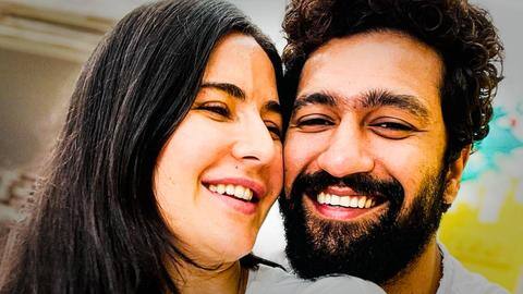 शादी के बाद पहली बार इस शो में मेहमान बनकर एंट्री कर सकते हैं विक्की-कैटरीना शादी के बाद पहली बार इस शो में मेहमान बनकर एंट्री कर सकते हैं विक्की-कैटरीना