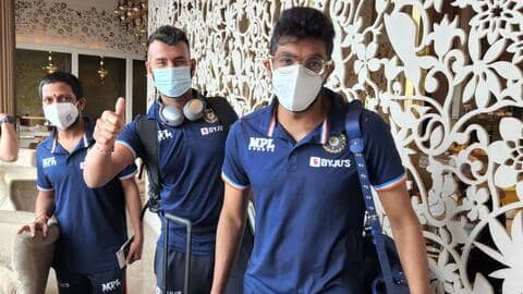 इंग्लैंड में सार्वजनिक जगहों पर घूमते दिखे थे भारतीय खिलाड़ी, BCCI ने लगाई फटकार- रिपोर्ट इंग्लैंड में सार्वजनिक जगहों पर घूमते दिखे थे भारतीय खिलाड़ी, BCCI ने लगाई फटकार- रिपोर्ट