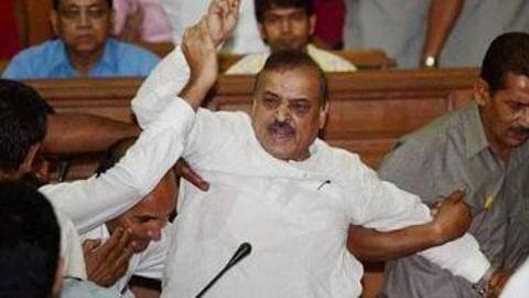 दिल्ली विधानसभा में हंगामाम: अध्यक्ष ने भाजपा विधायक को किया निलंबित, मार्शल ने निकाला बाहर दिल्ली विधानसभा में हंगामाम: अध्यक्ष ने भाजपा विधायक को किया निलंबित, मार्शल ने निकाला बाहर