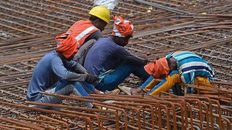 असंगठित कामगारों के लिए ई-श्रम पोर्टल लागू, जानें किसको और कैसे मिलेगा लाभ असंगठित कामगारों के लिए ई-श्रम पोर्टल लागू, जानें किसको और कैसे मिलेगा लाभ