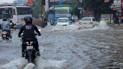 केरल में बारिश से भारी तबाही; 11 की मौत, कई अभी भी लापता केरल में बारिश से भारी तबाही; 11 की मौत, कई अभी भी लापता