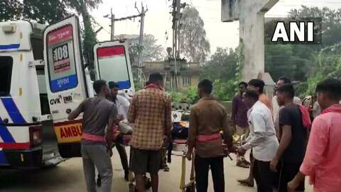 गुजरात: अरावली में अनियंत्रित कार ने दर्शन करने जा रहे लोगों को कुचला, छह की मौत गुजरात: अरावली में अनियंत्रित कार ने दर्शन करने जा रहे लोगों को कुचला, छह की मौत
