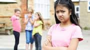 क्या आपके बच्चे को स्कूल में बुली किया जा रहा है? इन संकेतों से लगाएं पता