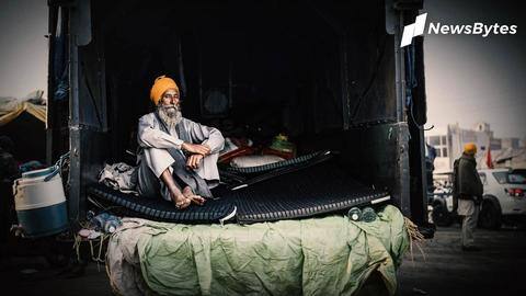 सिंघु बॉर्डर पर पेड़ से लटका मिला आंदोलनकारी किसान का शव, आत्महत्या की आशंका सिंघु बॉर्डर पर पेड़ से लटका मिला आंदोलनकारी किसान का शव, आत्महत्या की आशंका