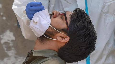 दिल्ली: कोरोना संक्रमण के बीच सरकार ने मेट्रो, मॉल्स आदि को 'सुपर स्प्रेडर' क्षेत्र घोषित किया दिल्ली: कोरोना संक्रमण के बीच सरकार ने मेट्रो, मॉल्स आदि को 'सुपर स्प्रेडर' क्षेत्र घोषित किया