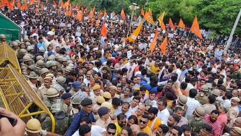 उदयपुर: दर्जी की हत्या के विरोध में प्रदर्शन के दौरान हुआ पथराव, नियंत्रण में स्थिति उदयपुर: दर्जी की हत्या के विरोध में प्रदर्शन के दौरान हुआ पथराव, नियंत्रण में स्थिति