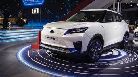 महिंद्रा की इलेक्ट्रिक SUV के केबिन का टीजर हुआ जारी, सामने आए कई नए फीचर्स महिंद्रा की इलेक्ट्रिक SUV के केबिन का टीजर हुआ जारी, सामने आए कई नए फीचर्स