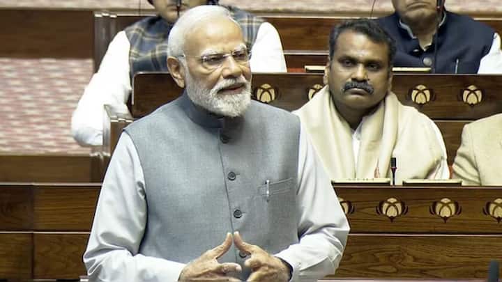 संसद का शीतकालीन सत्र: प्रधानमंत्री मोदी ने राज्यसभा सभापति को बधाई दी, लोकसभा में खूब हंगामा 