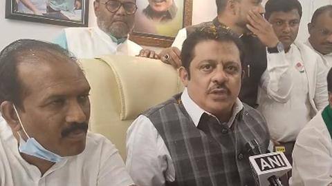 कर्नाटक: कांग्रेस विधायक का विवादित बयान, बोले- हिजाब न पहनने के कारण बढ़ रहे रेप कर्नाटक: कांग्रेस विधायक का विवादित बयान, बोले- हिजाब न पहनने के कारण बढ़ रहे रेप
