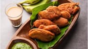 बारिश का मजा बढ़ा देते हैं पकौड़े, जानिए इन्हें घर पर बनाने के तरीके