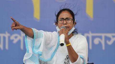 बंगाल चुनाव: नंदीग्राम में बेहद करीबी मुकाबले में सुवेंदु अधिकारी से हारीं ममता बनर्जी बंगाल चुनाव: नंदीग्राम में बेहद करीबी मुकाबले में सुवेंदु अधिकारी से हारीं ममता बनर्जी