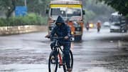उत्तर प्रदेश में 3 दिन भारी बारिश से कई जिलों में बाढ़ जैसे हालात, 56 मौत