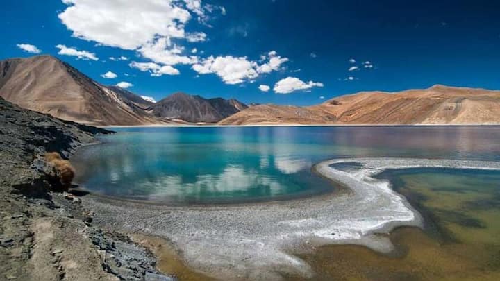 पैंगोंग झील के पास सैन्य निर्माण कर रहा चीन, भारत के लिए क्या है चिंता की बात?