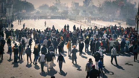 हरियाणा: करनाल में पुलिस के लाठीचार्ज के विरोध में किसानों ने जाम किए कई हाईवे हरियाणा: करनाल में पुलिस के लाठीचार्ज के विरोध में किसानों ने जाम किए कई हाईवे