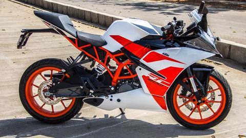 डीलरशिप तक पहुंची KTM RC 200 बाइक, जल्द शुरू होगी डिलीवरी डीलरशिप तक पहुंची KTM RC 200 बाइक, जल्द शुरू होगी डिलीवरी