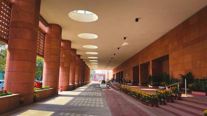 साउथ ब्लॉक से कितना अलग है नया प्रधानमंत्री कार्यालय 'सेवा तीर्थ'?