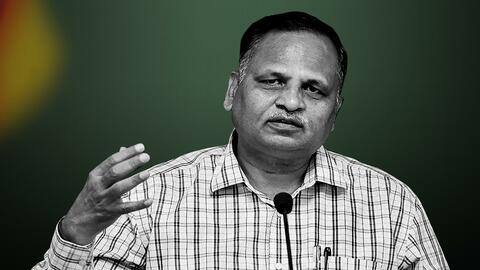 AAP मंत्री सत्येंद्र जैन से जुड़े ठिकानों से 2.82 करोड़ कैश और 1.8 किलो सोना जब्त AAP मंत्री सत्येंद्र जैन से जुड़े ठिकानों से 2.82 करोड़ कैश और 1.8 किलो सोना जब्त