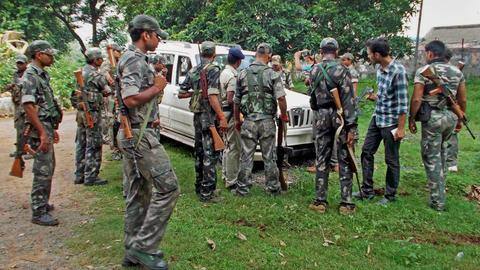 महाराष्ट्र: गढ़चिरौली मुठभेड़ में मारा गया 50 लाख का ईनामी मिलिंद तेलतुम्बड़े, कुल 26 नक्सली ढेर महाराष्ट्र: गढ़चिरौली मुठभेड़ में मारा गया 50 लाख का ईनामी मिलिंद तेलतुम्बड़े, कुल 26 नक्सली ढेर
