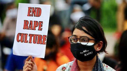 भोपाल: नर्सिंगकर्मी ने किया कोरोना संक्रमित महिला से दुष्कर्म, 24 घंटे बाद हुई मौत भोपाल: नर्सिंगकर्मी ने किया कोरोना संक्रमित महिला से दुष्कर्म, 24 घंटे बाद हुई मौत