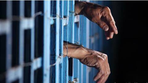 उत्तर प्रदेश: युवक को हिरासत में दी यातना, चौकी प्रभारी सहित 5 पुलिसकर्मी निलंबित उत्तर प्रदेश: युवक को हिरासत में दी यातना, चौकी प्रभारी सहित 5 पुलिसकर्मी निलंबित