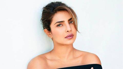 प्रियंका चोपड़ा ने सात करोड़ रुपये में बेचे अपने दो अपार्टमेंट, लीज पर दिया ऑफिस प्रियंका चोपड़ा ने सात करोड़ रुपये में बेचे अपने दो अपार्टमेंट, लीज पर दिया ऑफिस